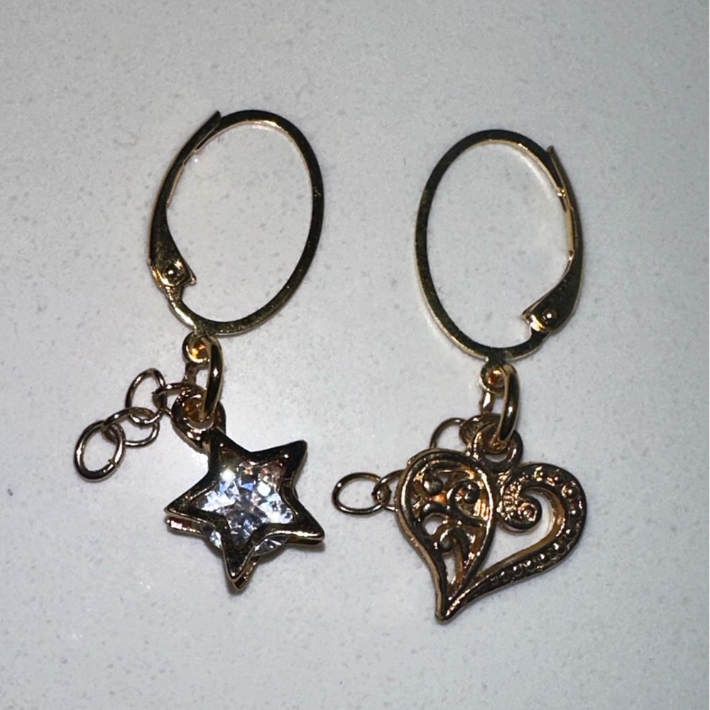 4 earring sets - Picture 2 of 8